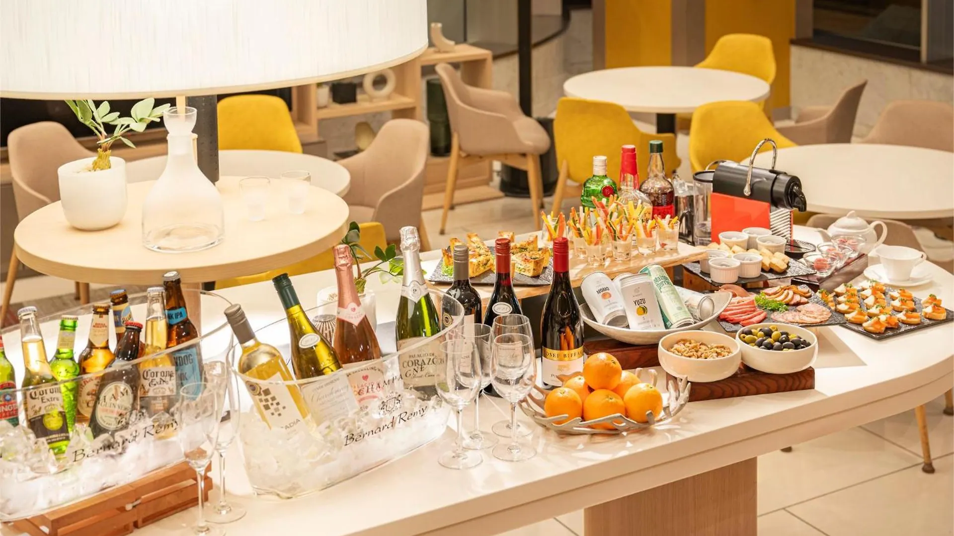 Holiday Inn & Suites Shin Osaka By Ihg Отель