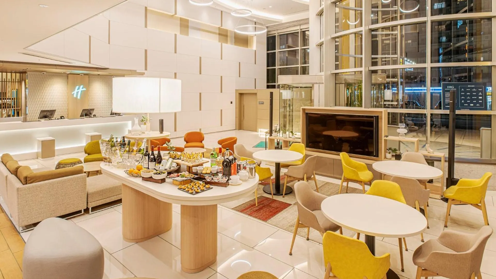 Holiday Inn & Suites Shin Osaka By Ihg 4*,  Япония