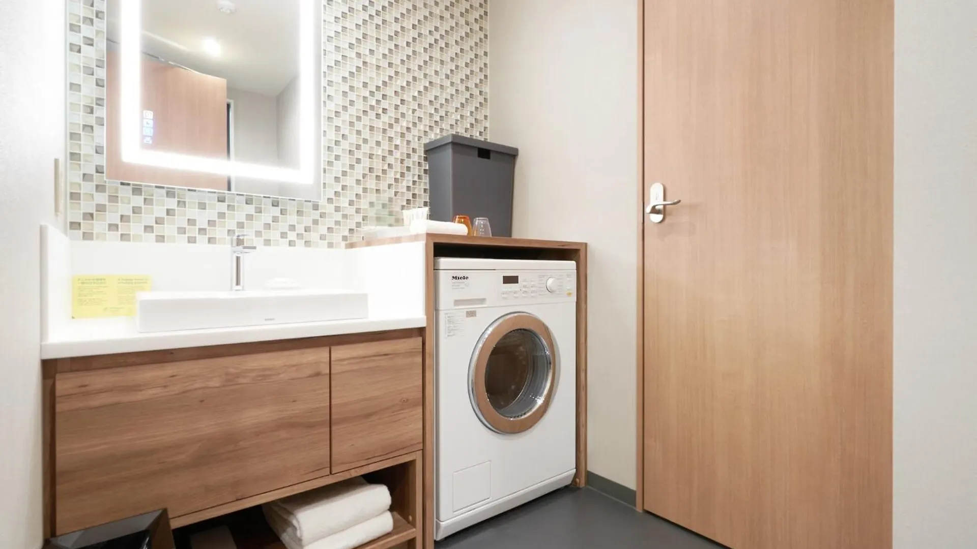 Holiday Inn & Suites Shin Osaka By Ihg Отель