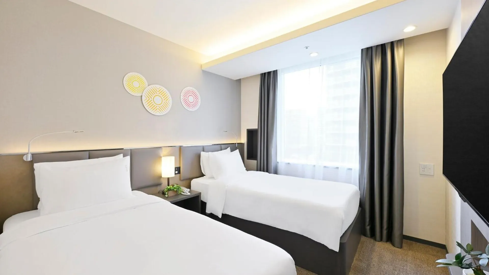 Holiday Inn & Suites Shin Osaka By Ihg Hotel