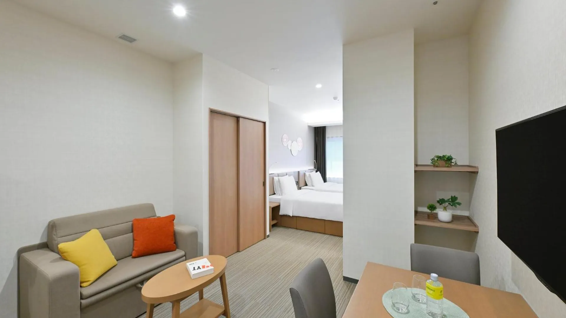 Holiday Inn & Suites Shin Osaka By Ihg 4*,
